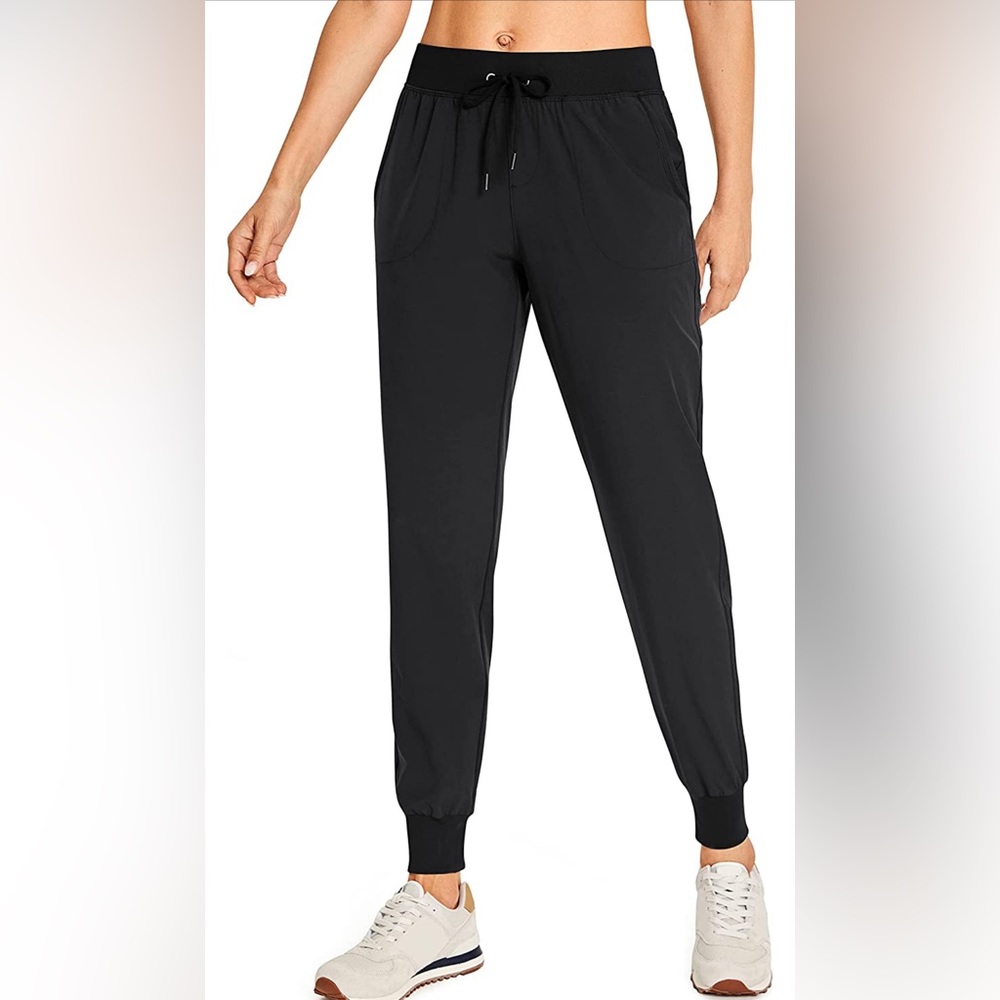 CRZ Yoga lightweight joggers with drawstring, size XL.